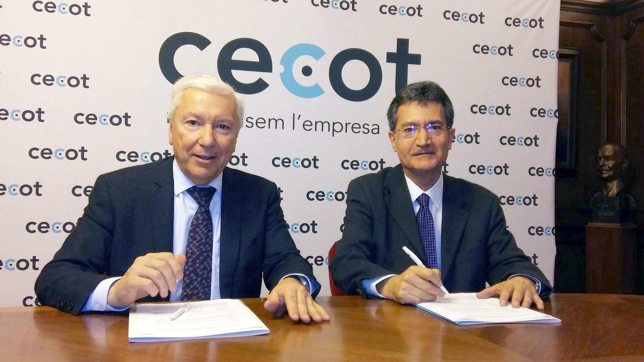 Antoni Abad i Xavier Tudela a la seu de la Cecot a Terrassa