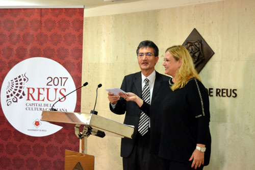 Montserrat Caelles i Xavier Tudela en el moment d’anunciar els resultats de la campanya.